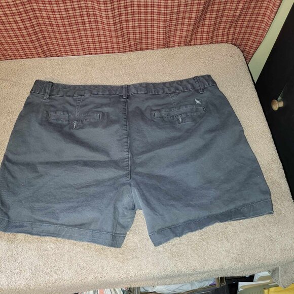 Eddie Bauer Stretch Curvy Pockets Gray Shorts Size 16 preowned 4.5" inseam - Picture 5 of 9